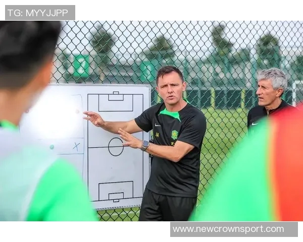 拉米罗首次公开带队训练分组对抗战术布局引关注 拉米罗首次公开带队训练分组对抗战术布局引关注